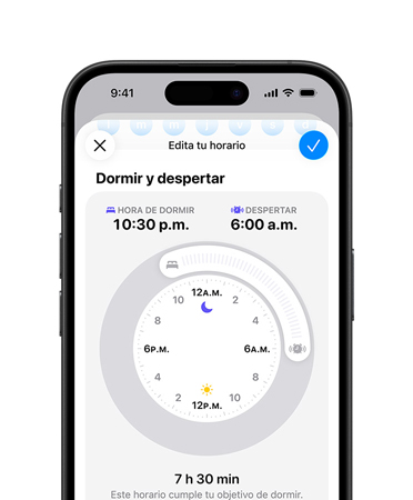 iPhone, app Salud abierta en la sección de rutina de sueño, horario para irse a dormir programado a las 10:30 de la noche, horario para despertarse programado a las 6:00 de la mañana, en el centro de la pantalla se muestra un dial circular con el objetivo de sueño de 7 h 30 min cumplido