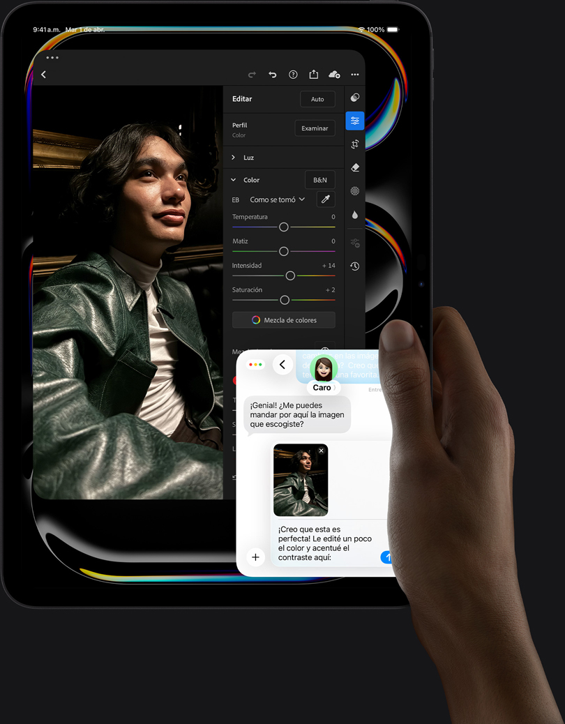 iPad Pro, parte frontal, en posición vertical, negro espacial, una mano derecha sostiene el dispositivo, la pantalla muestra una app de edición de fotos con la imagen de una persona con una chamarra de cuero, reguladores y herramientas de edición, una conversación de iMessage sobre la foto entre el usuario y otra persona