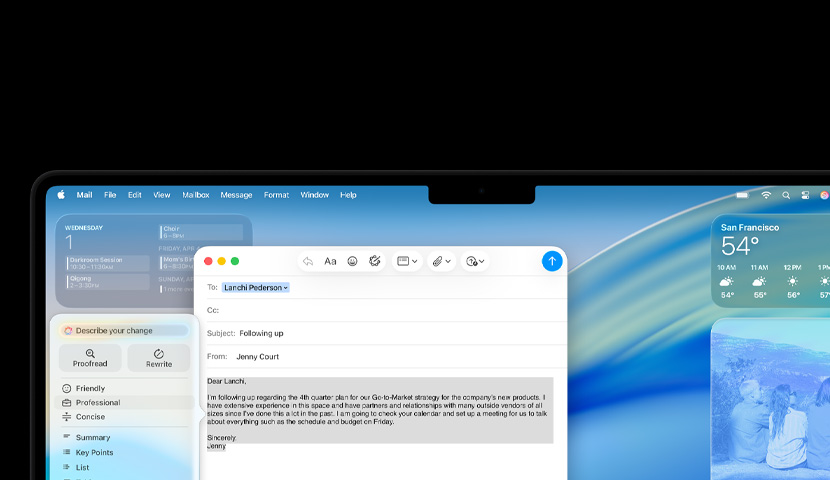 Desktop Mac dengan email bisnis yang memperlihatkan menu Apple Intelligence. Di belakang jendela email terdapat widget Kalender.