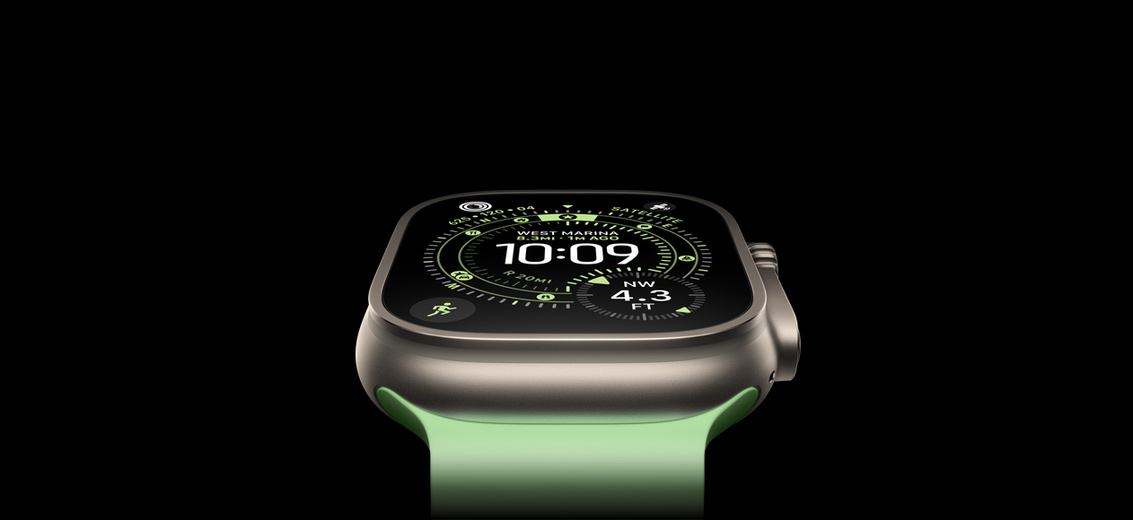 Apple Watch Ultra 3, kast van naturel titanium, kompas op Oriëntatie-wijzerplaat, neongroen Ocean-bandje