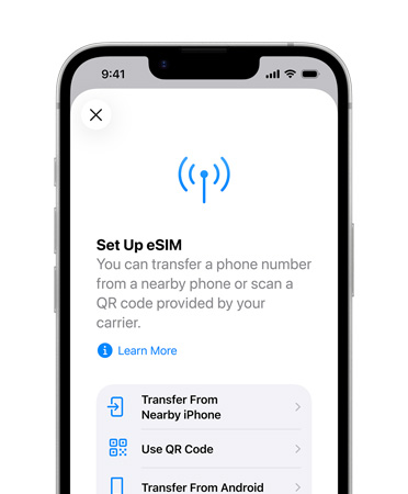 iPhone 17e 機身正面，展示使用設定 eSIM 功能，透過附近電話或掃描二維碼輕鬆轉移電話號碼
