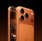 コズミックオレンジのiPhone 17 Pro、斜め後ろから見た外観。上部の凸部にPro Fusionカメラシステムがあり、カメラコントロールボタンが見える。前面と側面の外観、オールスクリーンのデザイン、アクションボタン、音量調節ボタン