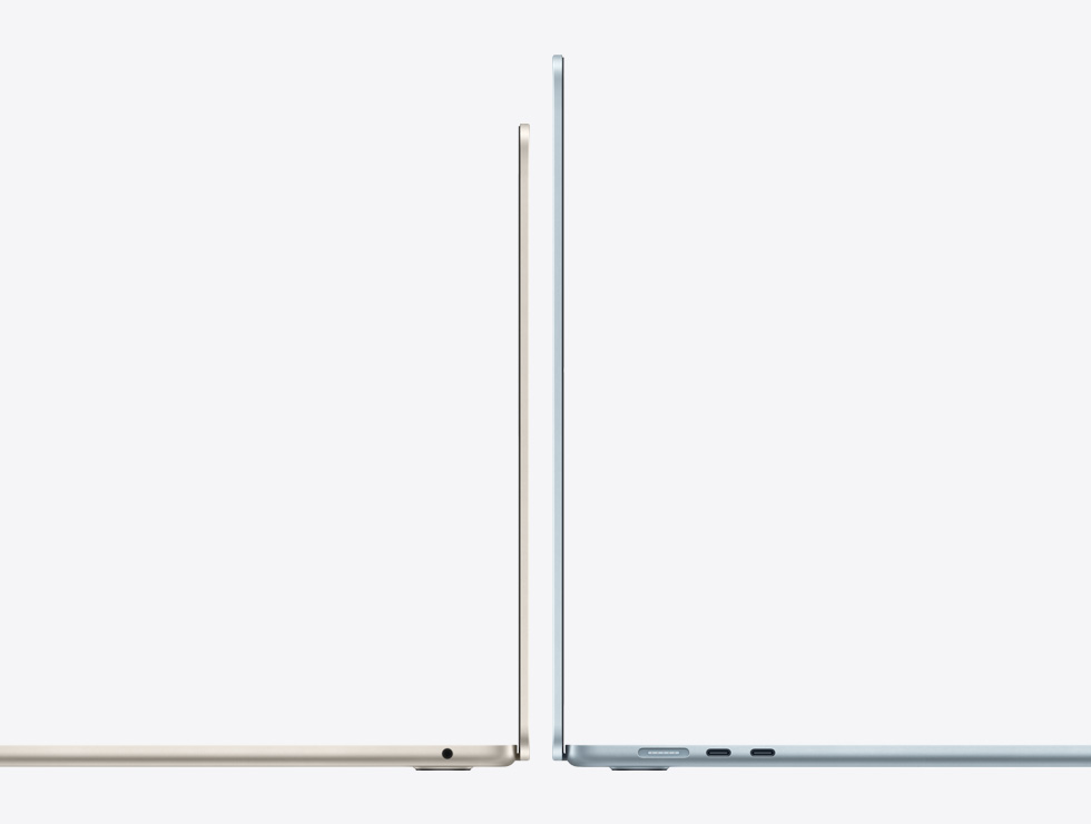 13" und 15" MacBook Air Laptops, die mit den Rückseiten zueinander stehen und den Grössenunterschied verdeutlichen